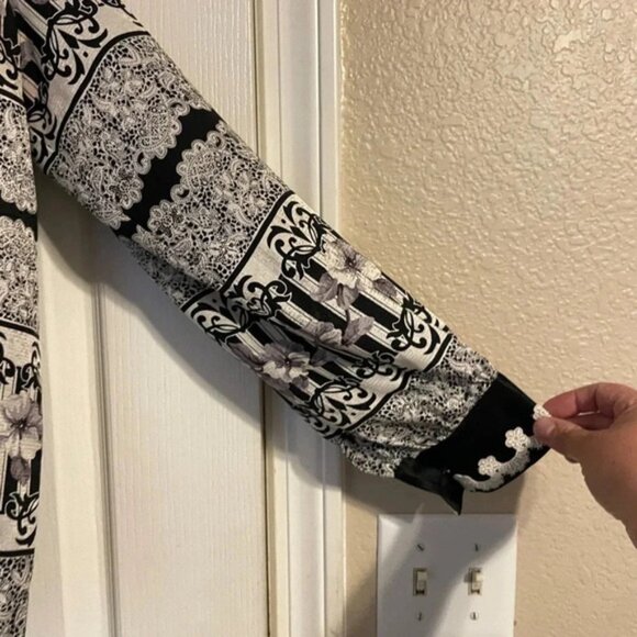 Vintage 80’s Adrianna Papell Floral Geometric 100% Silk Button Up Blouse Size 6 - Picture 7 of 9